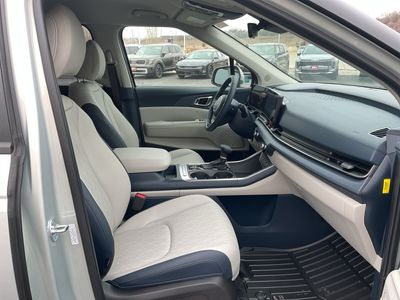 2026 Kia Carnival — photo 15 view