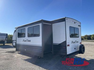 2026 CrossRoads RV Fun Time — interior view