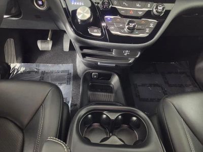 2026 Chrysler Pacifica — photo 12 view