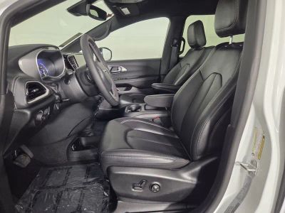 2026 Chrysler Pacifica — photo 10 view