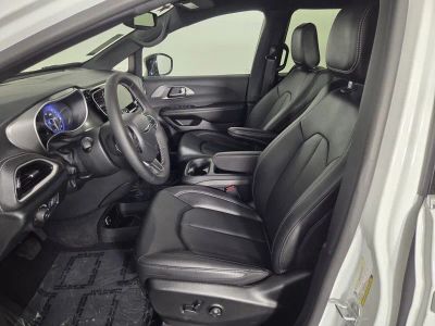 2026 Chrysler Pacifica — photo 9 view