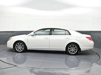 2005 Toyota Avalon — side profile view