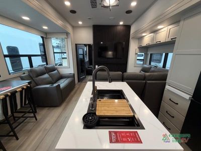 2026 Grand Design Momentum - Photo 10