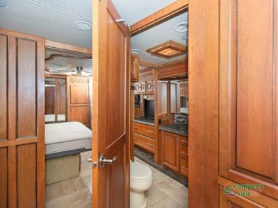 2017 Tiffin Motorhomes Allegro Bus — detail view