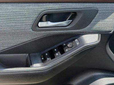2023 Nissan Rogue — photo 16 view