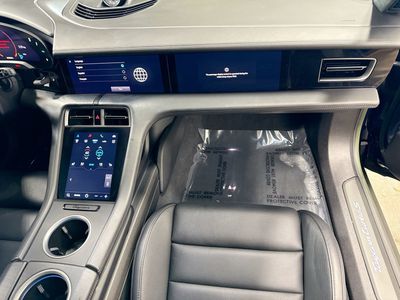 2022 Porsche Taycan — photo 18 view