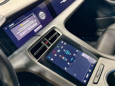 2022 Porsche Taycan — photo 27 view