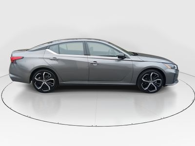 2024 Nissan Altima — photo 8 view