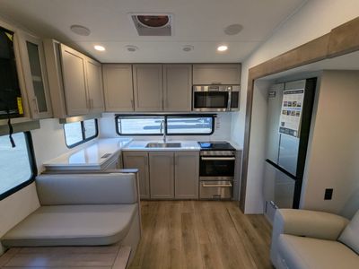 2026 Alliance RV Avenue All-Access Series - Photo 13