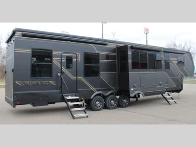 2025 Keystone Raptor - Photo 4