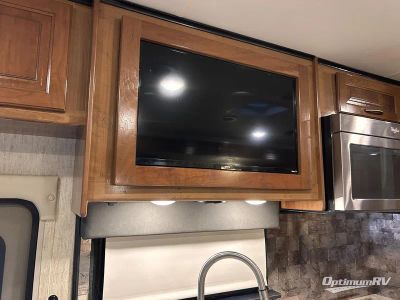 2018 Coachmen Mirada — photo 10 view
