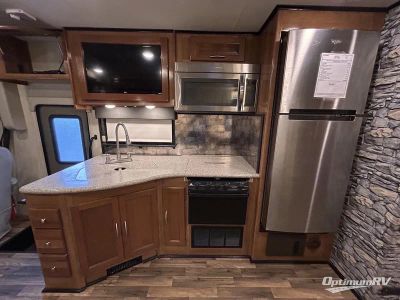 2018 Coachmen Mirada — photo 9 view