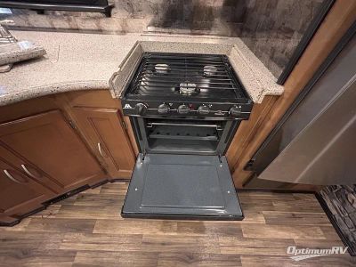 2018 Coachmen Mirada — photo 11 view