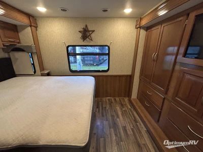 2018 Coachmen Mirada — photo 16 view