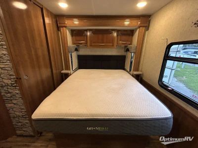 2018 Coachmen Mirada — photo 17 view