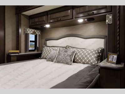 2018 Thor Motor Coach Hurricane - Photo 4