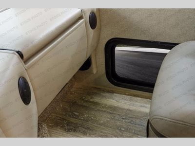 2018 Thor Motor Coach Hurricane - Photo 13