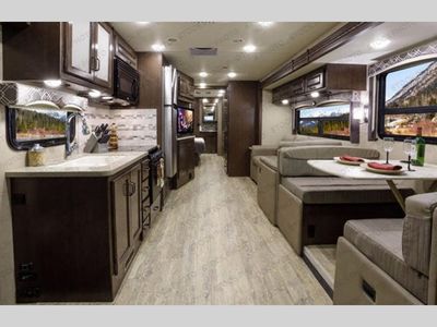 2018 Thor Motor Coach Hurricane - Photo 9