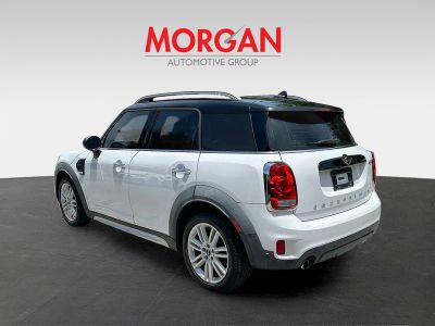 2017 MINI Cooper Countryman — interior view