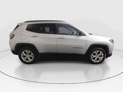 2024 Jeep Compass — photo 8 view