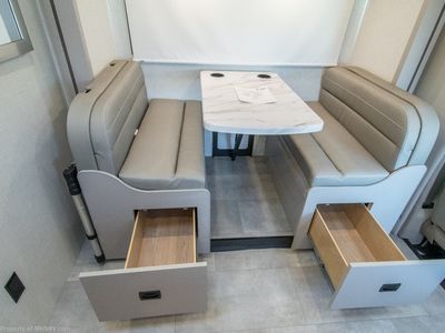 2026 Thor Motor Coach Quantum - Photo 12