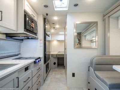 2026 Thor Motor Coach Quantum - Photo 13