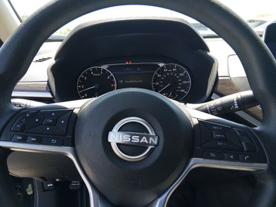 2024 Nissan Altima — photo 12 view