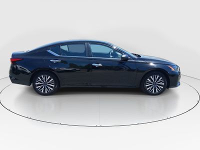 2024 Nissan Altima — photo 8 view
