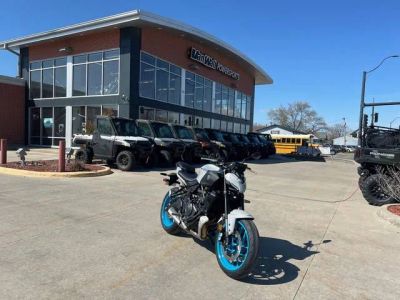 2025 Yamaha MT-07 — front three-quarter view