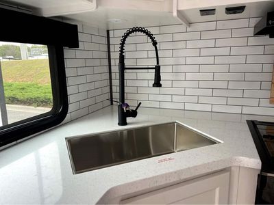 2026 VENTURE RV SPORTTREK — photo 13 view