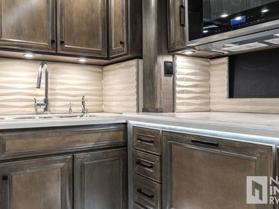 2022 Tiffin Motorhomes Allegro Bus - Photo 14