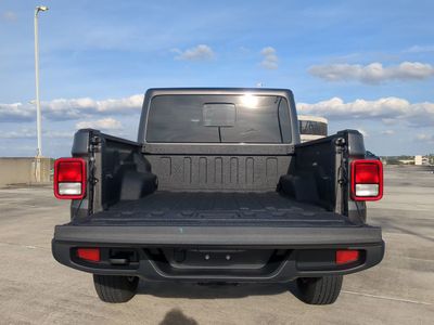 2026 Jeep Gladiator — photo 14 view