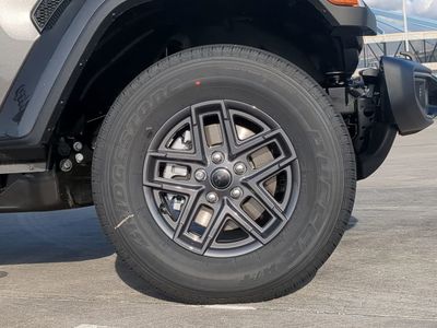 2026 Jeep Gladiator — photo 11 view