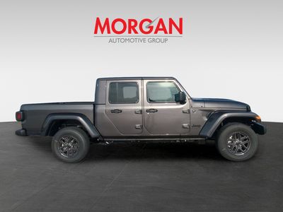 2026 Jeep Gladiator — photo 8 view