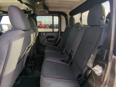 2026 Jeep Gladiator — photo 15 view