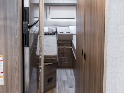 2024 Thor Motor Coach Vegas - Photo 10