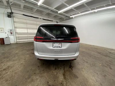 2024 Chrysler Pacifica — detail view