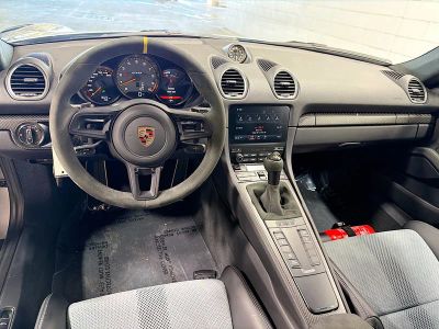 2025 Porsche 718 Cayman — photo 16 view