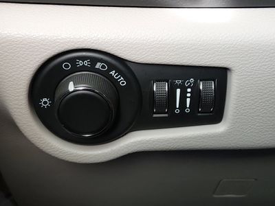 2023 Chrysler Voyager - Photo 19