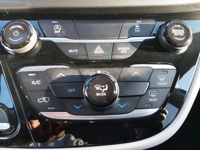 2023 Chrysler Voyager - Photo 13