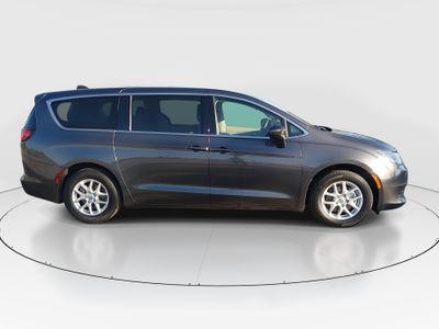 2023 Chrysler Voyager - Photo 8