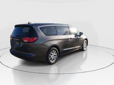 2023 Chrysler Voyager - Photo 7