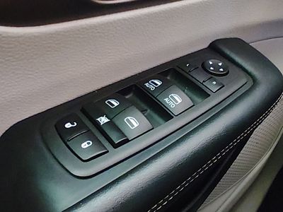 2023 Chrysler Voyager - Photo 18