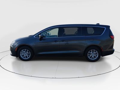 2023 Chrysler Voyager - Photo 4