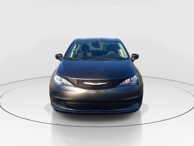 2023 Chrysler Voyager - Photo 2
