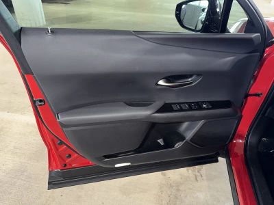 2024 Lexus UX — photo 14 view