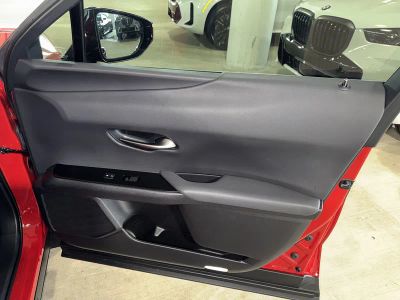 2024 Lexus UX — photo 7 view