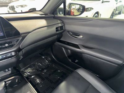 2024 Lexus UX — photo 30 view