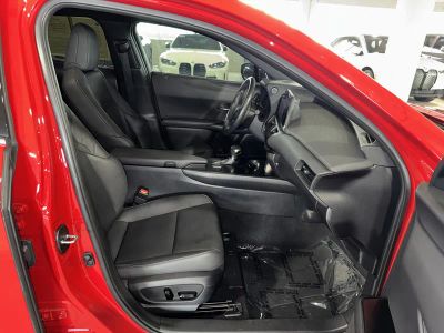 2024 Lexus UX — photo 16 view