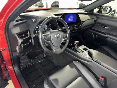 2024 Lexus UX — photo 18 view